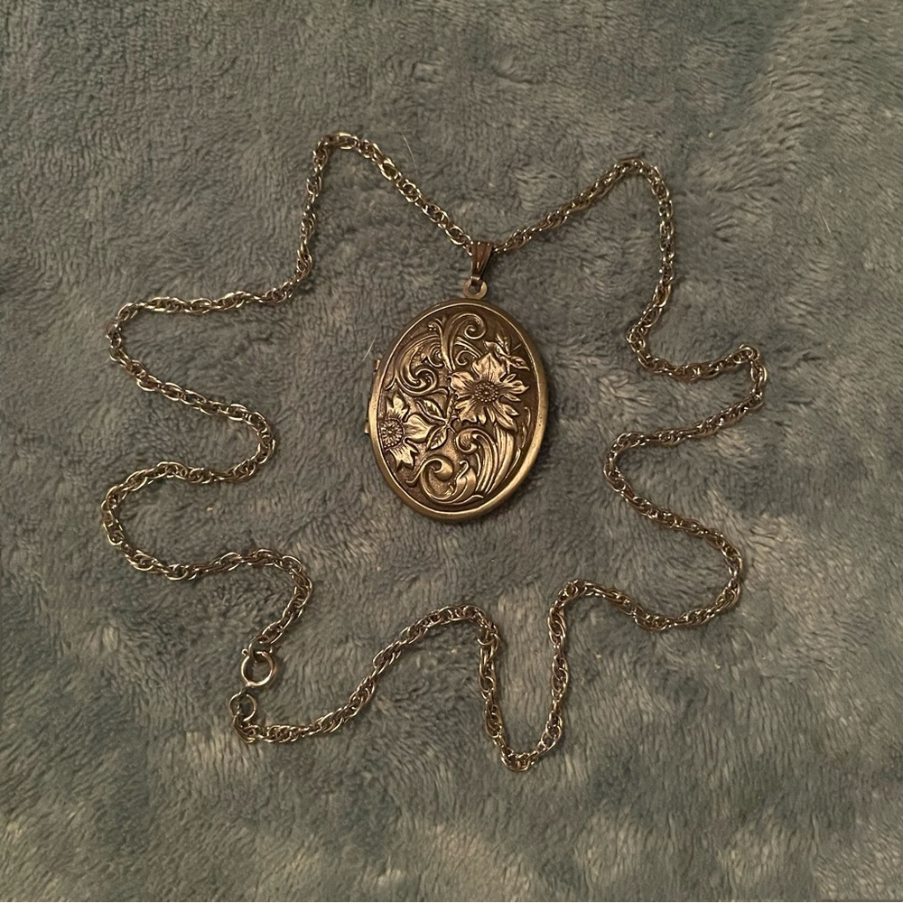 Vintage Photo Locket Pendant Necklace